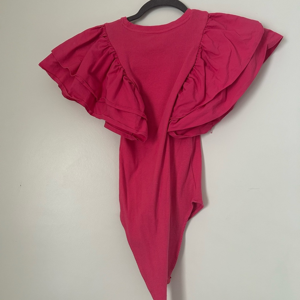 Zara ribbed hot pink bodysuit with puff sleeves